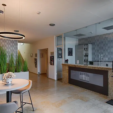 Townhouse Hotel