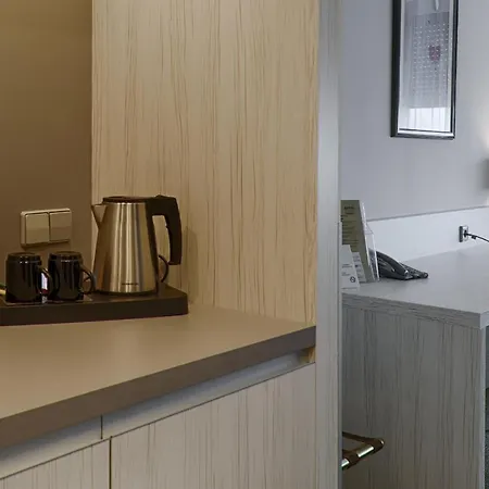 Townhouse Hotel 3*