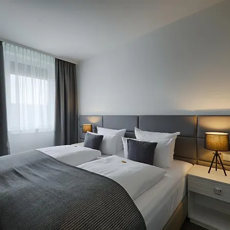 Townhouse Hotel 3*